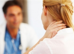Chuyên gia giải đáp: Thoái hóa đốt sống cổ có nên nằm gối không?